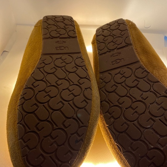 UGG slippers - Picture 2 of 2